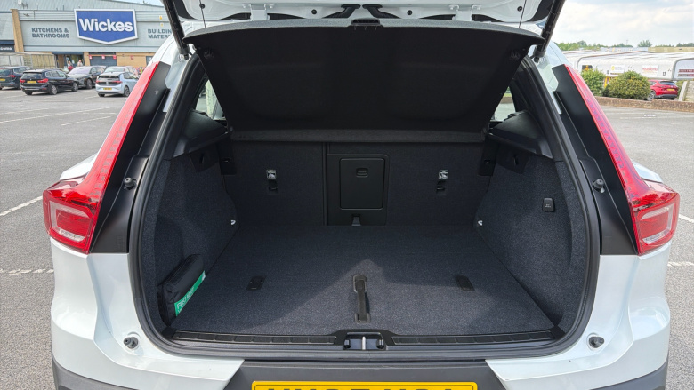 Volvo XC40 2.0 B3P Plus Dark 5dr Auto Petrol Estate